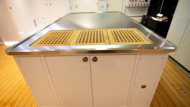 Center Island - Laboratory Installation