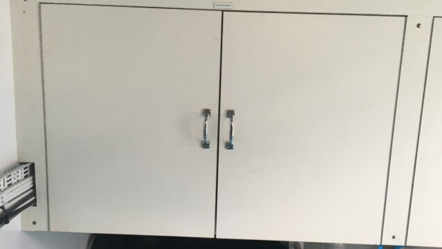 Cabinet 4