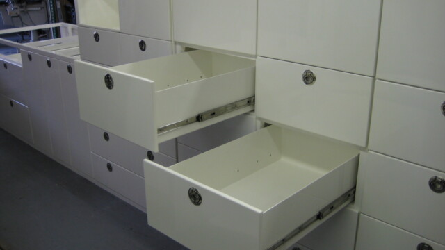Deep drawers mounted 9 lion