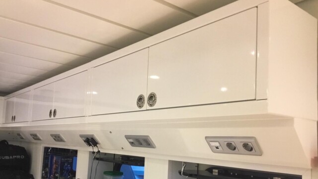Uppers with power supplies closed 8